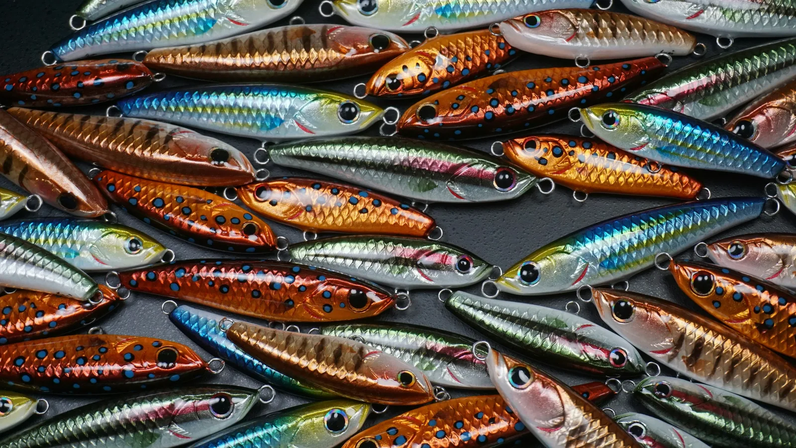 Cucharillas ondulantes y giratorias de metal con acabados plateado y dorado para pesca